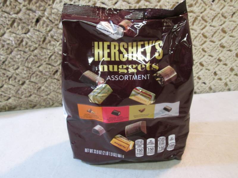 lot 103 image: Party Bag of Hersheys Nuggets Assor...