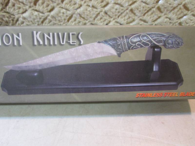 lot 122 image: 14 12 Decorative Snake Knife with...
