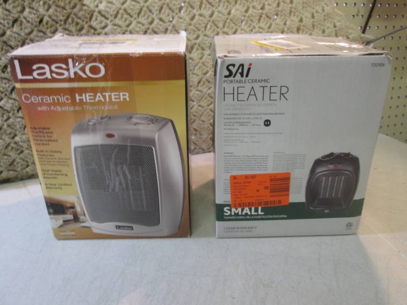 lot 152 image: Lot of 2 Ceramic Heaters Open Box  ...