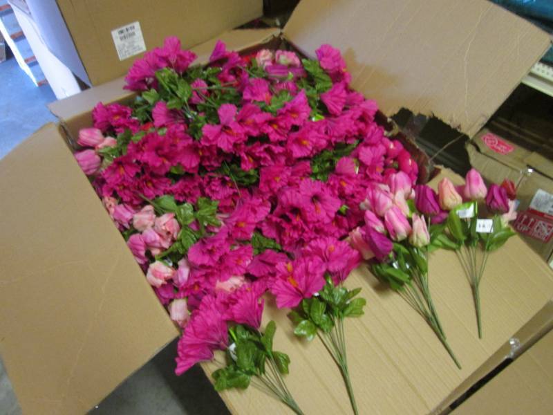 lot 157 image: Big Box Full of Fake Flowers  CS...
