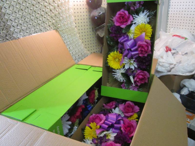 lot 165 image: Lot of 4 Fake Flower Arrangements R...