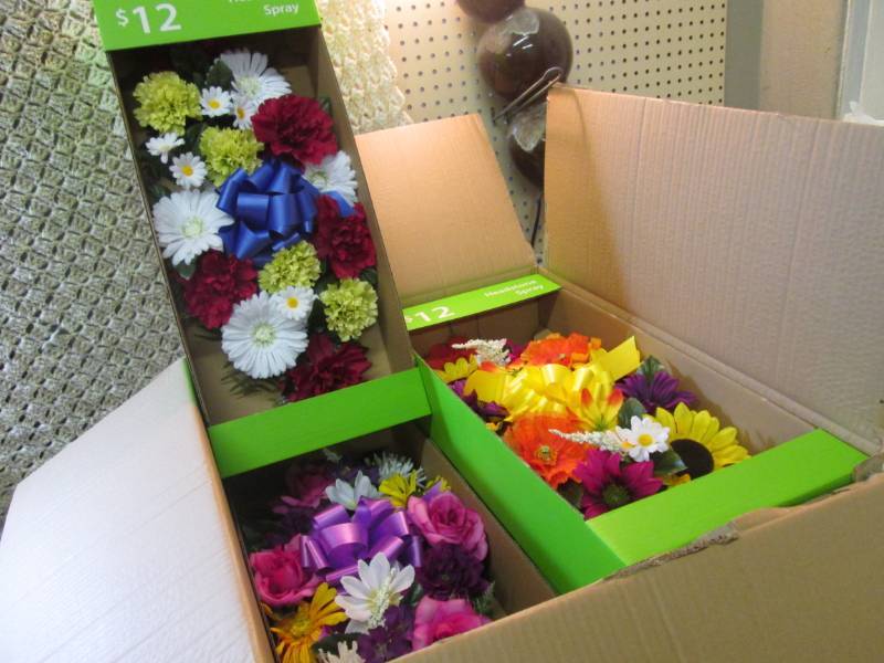 lot 167 image: Lot of 4 Fake Flower Arrangements R...