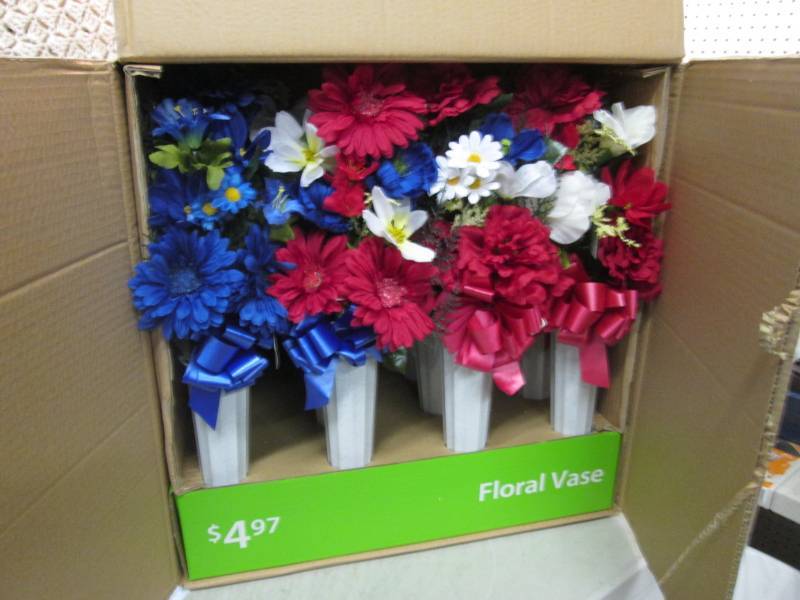 lot 168 image: Lot of 20 Floral Vases Retail $4.97...