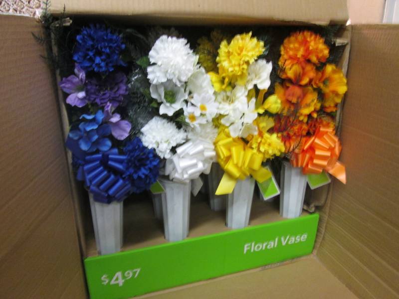 lot 169 image: Lot of 20 Floral Vases Retail $4.97...