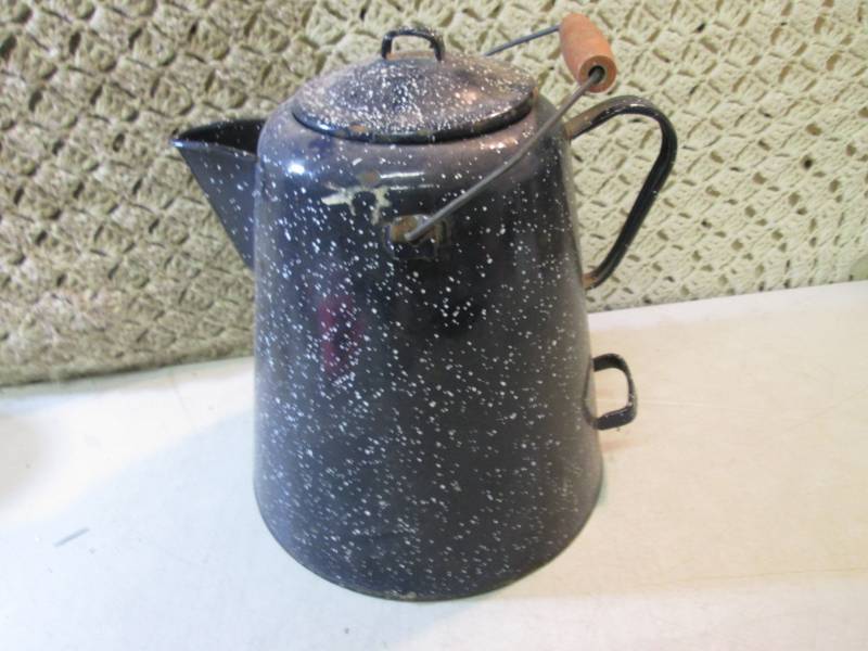 lot 203 image: Large Vintage Pot  RM1...