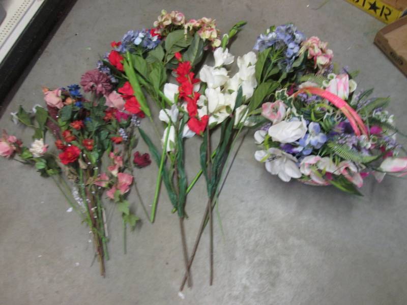 lot 206 image: Lot of Assorted Fake Flowers  RMC...