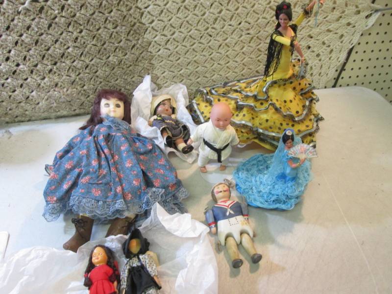 lot 211 image: Lot of Misc Dolls A-2...