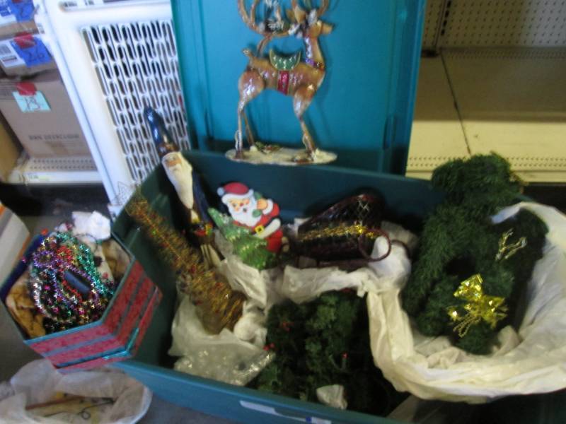 lot 212 image: 33 Gallon Tote with Lid Full of Mis...
