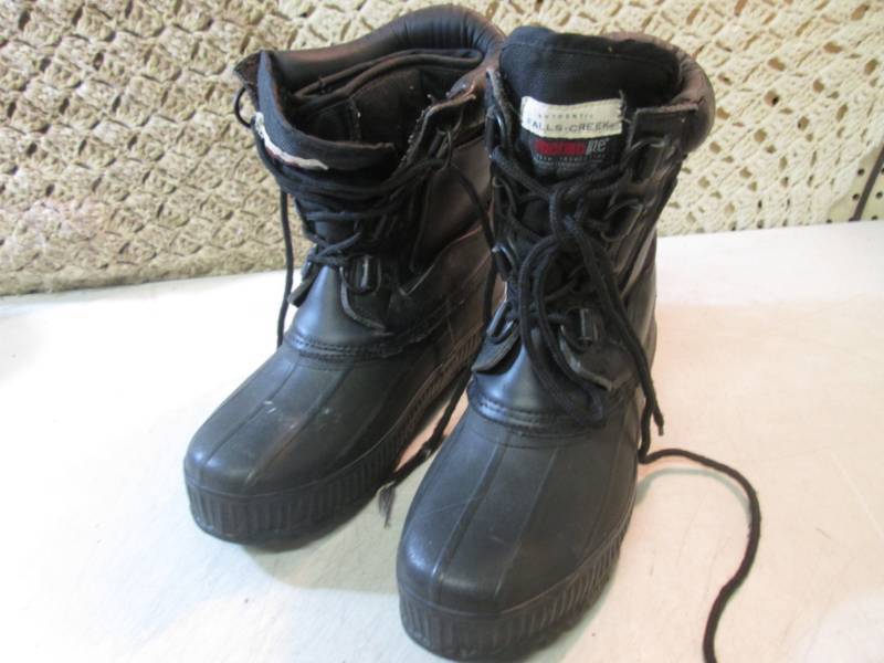lot 219 image: Pair of Falls Creek Size 7 Winter B...