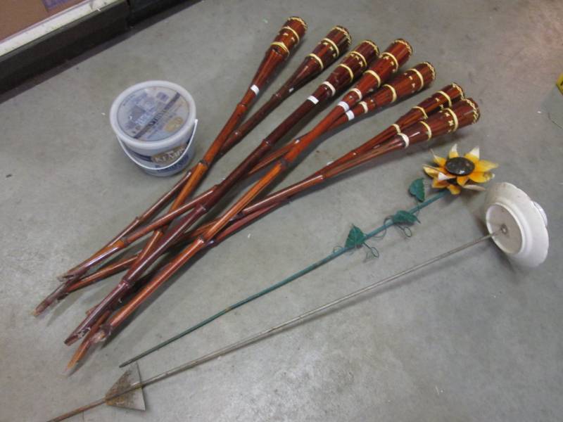 lot 221 image: 7 Bamboo Yard Torches and other Yar...
