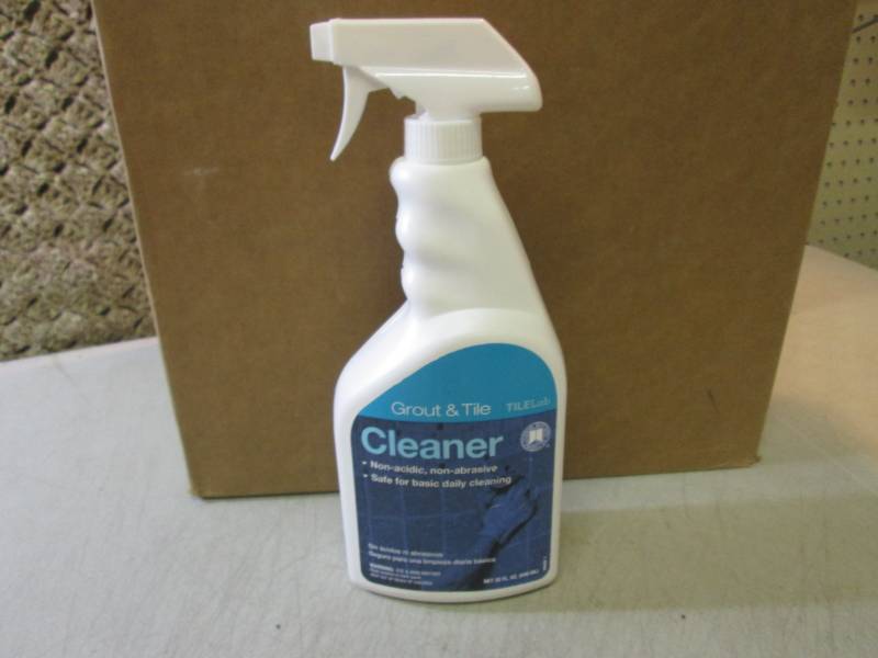lot 223 image: 8 Spray Bottles of Grout & Tile Cle...