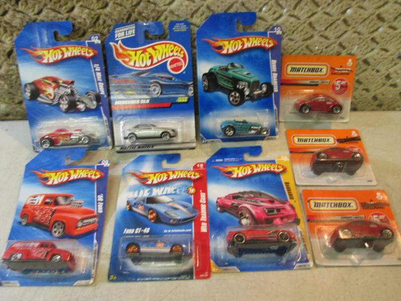 lot 228 image: Assorted Hot Wheels and Matchbox Ca...
