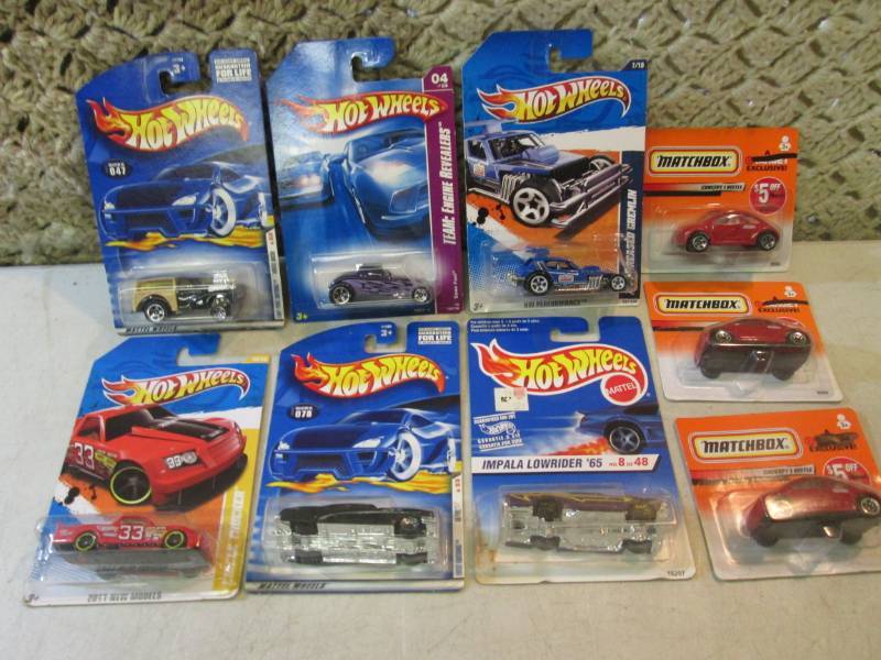 lot 229 image: Assorted Hot Wheels and Matchbox Ca...