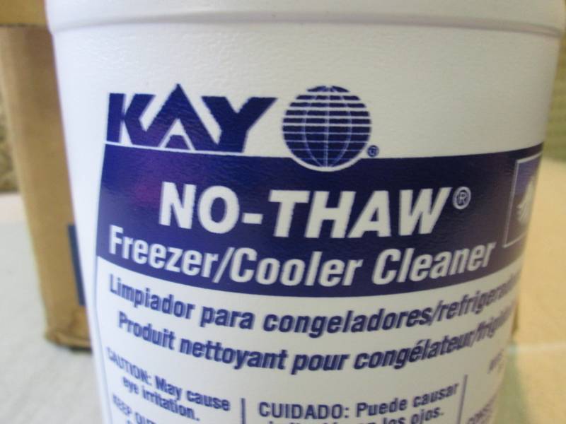 lot 261 image: 4 - 12 Gallon Bottles of No-Thaw F...
