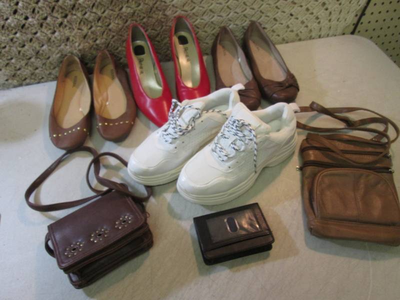 lot 267 image: Lot of Misc Shoes and Hand Bags  F-...