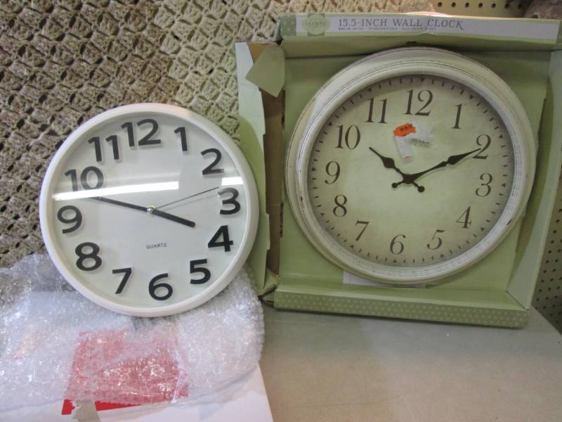 lot 268 image: Lot of 2 Wall Clocks 13 and 15.5 ...