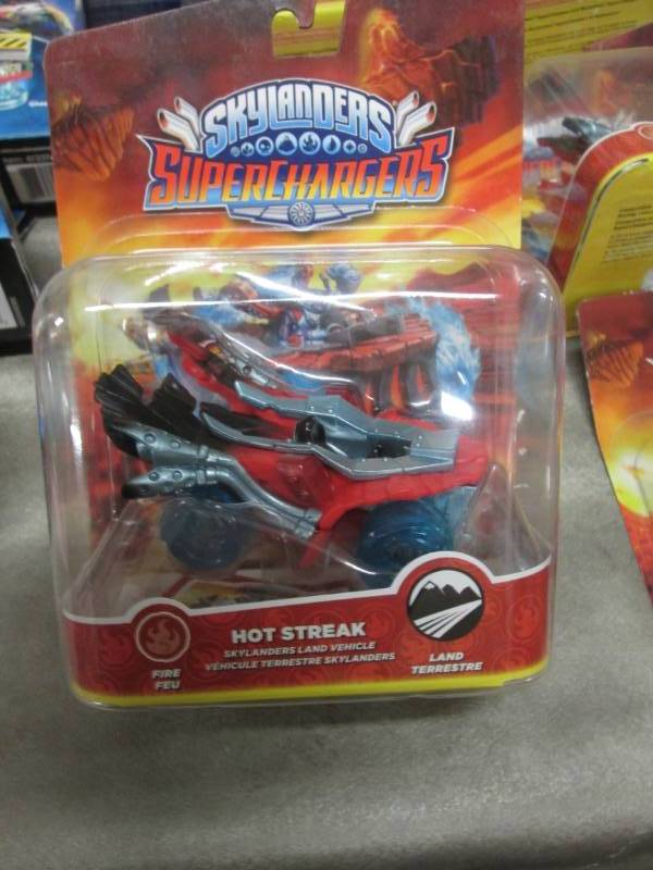 6 Skylanders Superchargers Hot Stre...