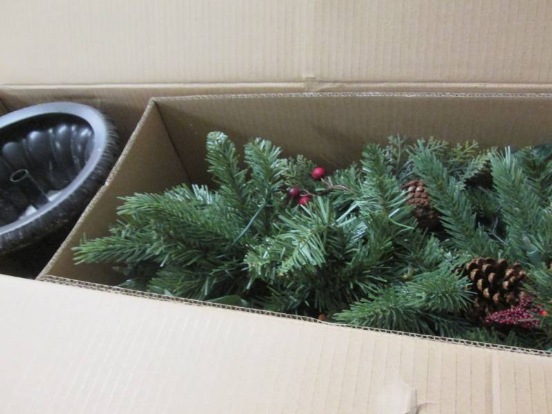 4 ft Pre-Lit Winslow Potted TreeCle...