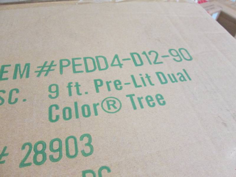 9ft Pre-lit Dual Color Christmas Tr...