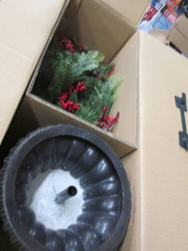 4 ft Pre-Lit Winslow Potted TreeCle...