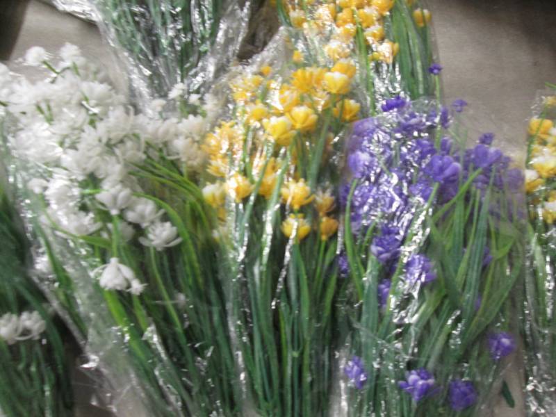 Large Lot White, Gold & Purple Arti...