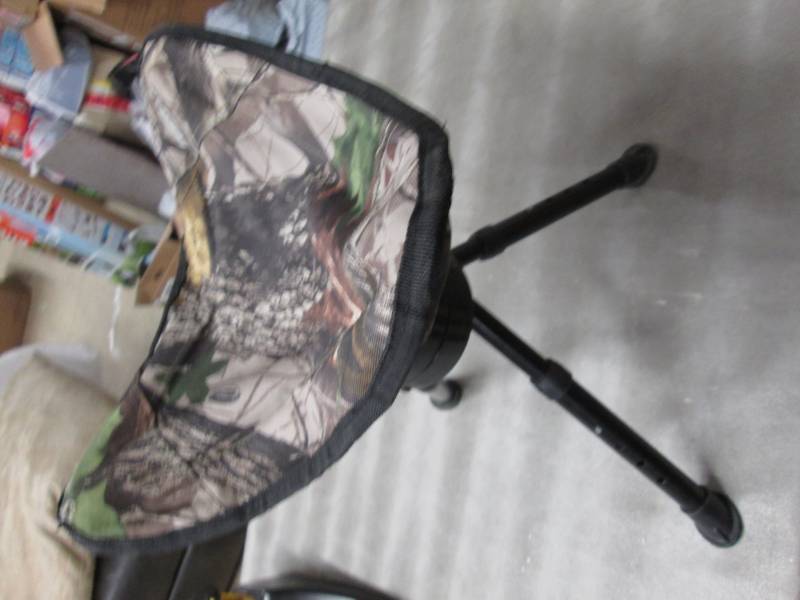 Tripod Hunting Stool...