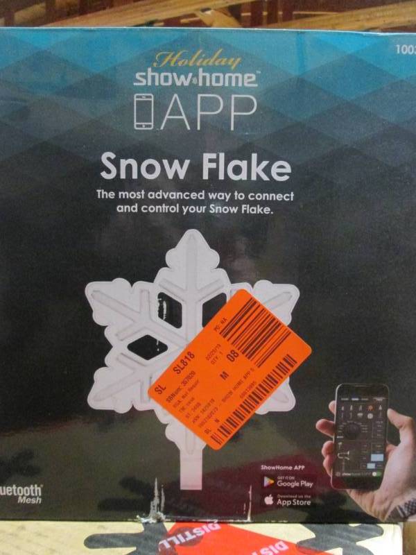 lot 37 image: Holiday Show Home App Snow Flake -B...