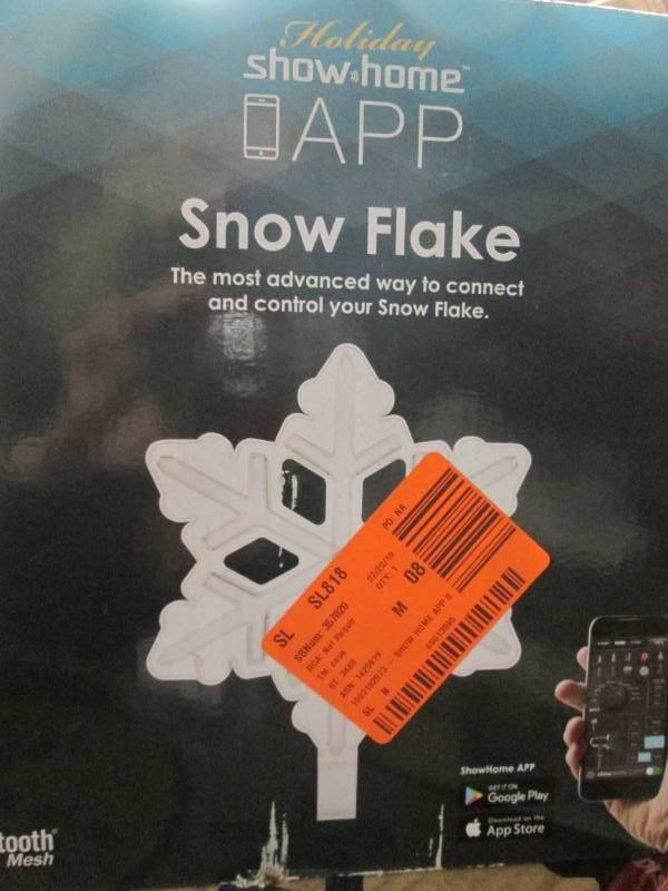 lot 38 image: Holiday Show Home App Snow Flake -B...