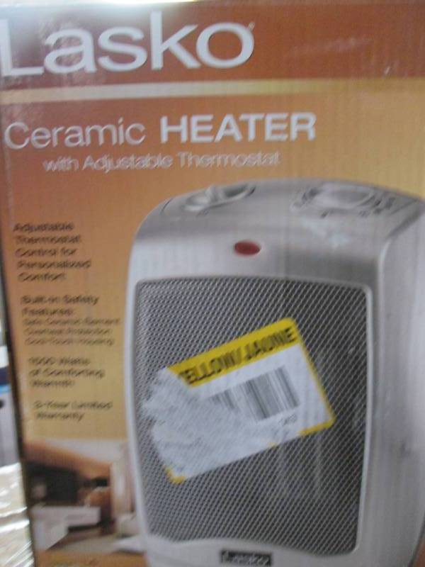 lot 48 image: Lasko Ceramic Heater -Open Box 9C...