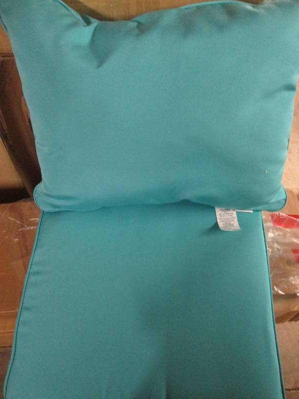 lot 102 image: Sunbrella Chaise Lounge Cushions 2p...