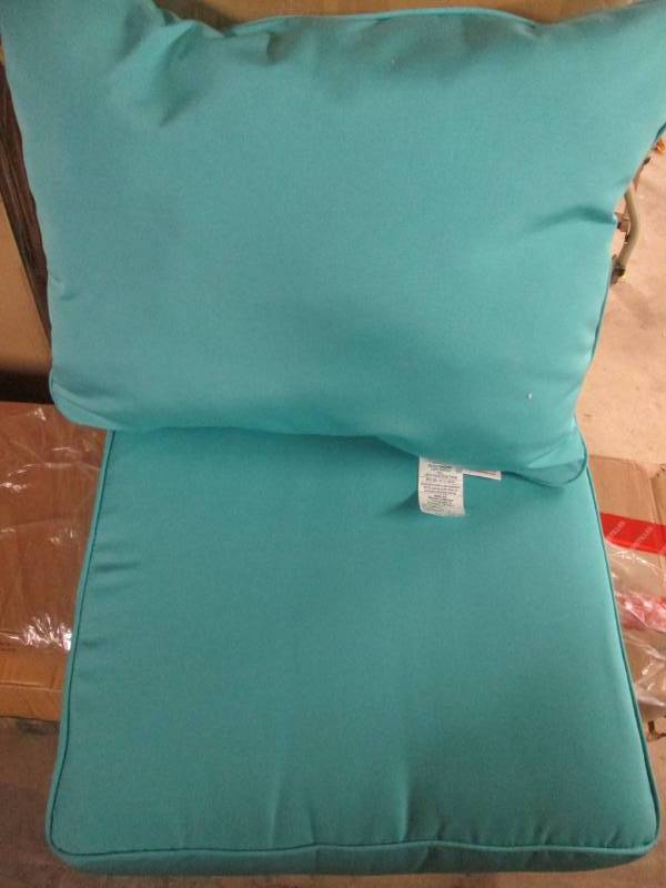 lot 103 image: Sunbrella Chaise Lounge Cushions 2p...