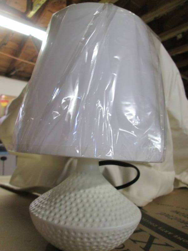 lot 127 image: Grace 10 Table Lamp 4B...