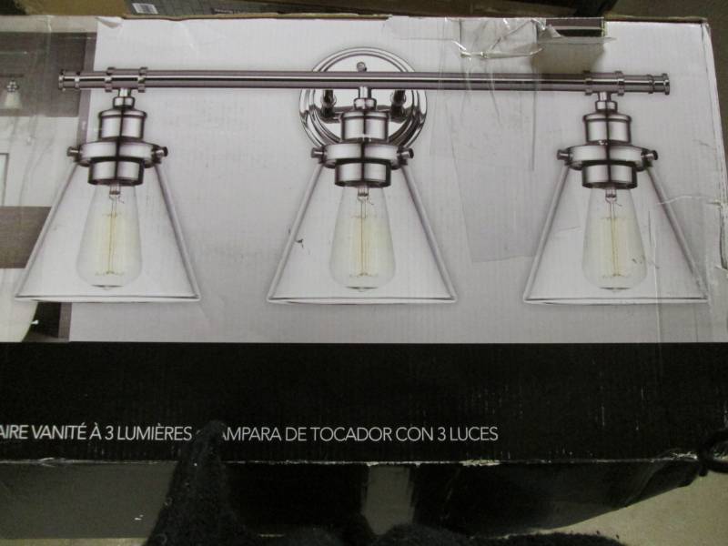 lot 175 image: 3 Light Vanity Fixture (ChromeClea...