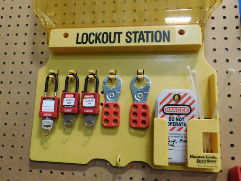 lot 5 image: Safety Lock On Station with Peg Board