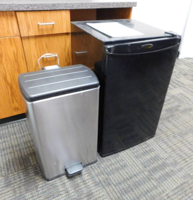Danby Mini Refrigerator & Garbage Can Savage MN Warehouse Cleanout