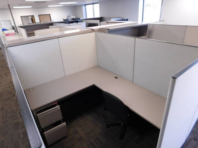 lot 20 image: HON Simplicity II Panel Cubicle System #1