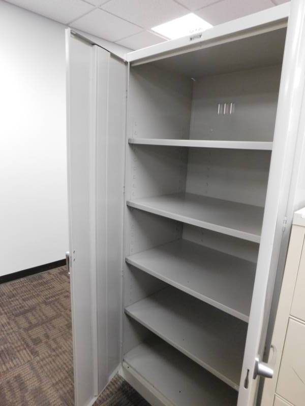 lot 24 image: Tennsco Storage Cabinet - 36(w) x 78(h) x 24(d)
