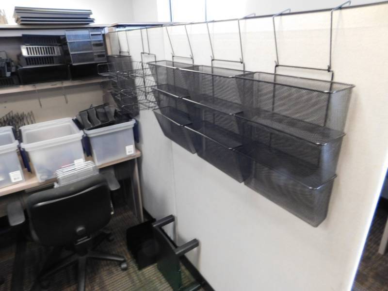 lot 25 image: Large Lot of Office Supplies