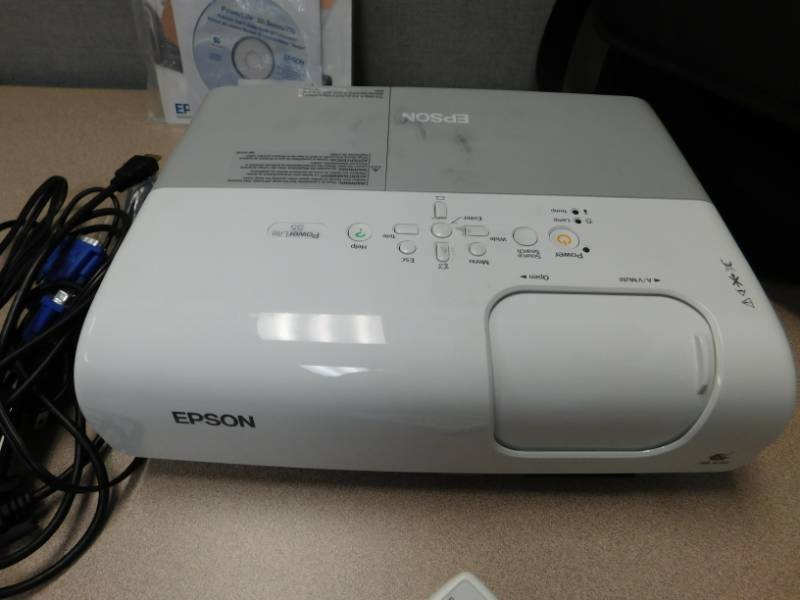 lot 26 image: Epson Powerlite S5 Series77C Projector with Case