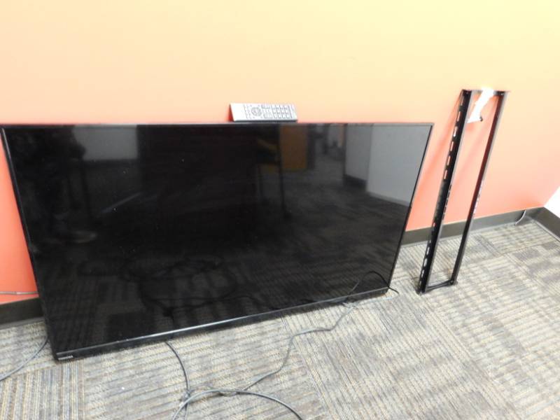 lot 32 image: 50 Toshiba Flat Screen TV with Brackets & Remote