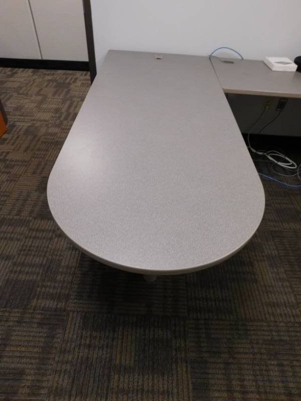 lot 40 image: U-Shape Desk