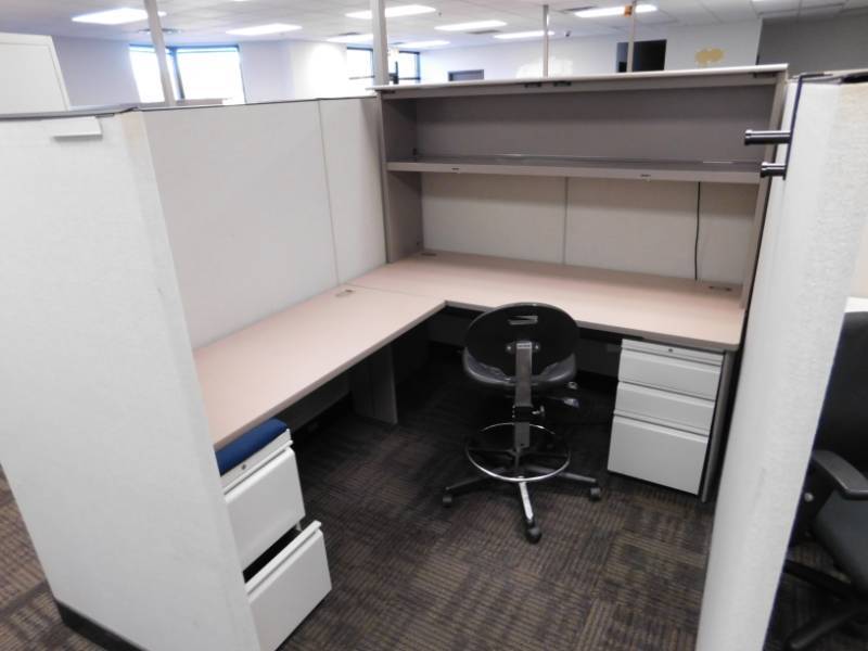lot 47 image: HON Simplicity II Panel Cubicle System #3