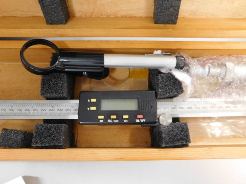 lot 59 image: Beta Digital Precision Electronic Ruler Microscope w Electronic Digital Scale