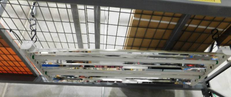 lot 78 image: Teardrop Pallet Racking Work Bench wLight
