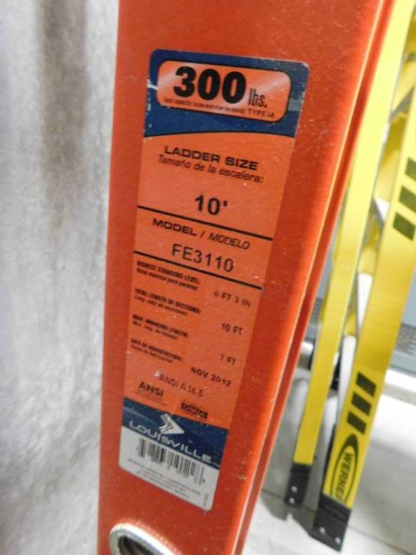 lot 90 image: 10 Louisville Fiber Glass Ladder