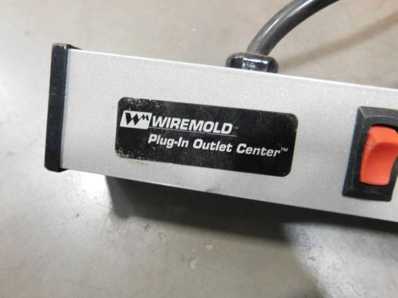 lot 95 image: 12-Outlet Power Strip