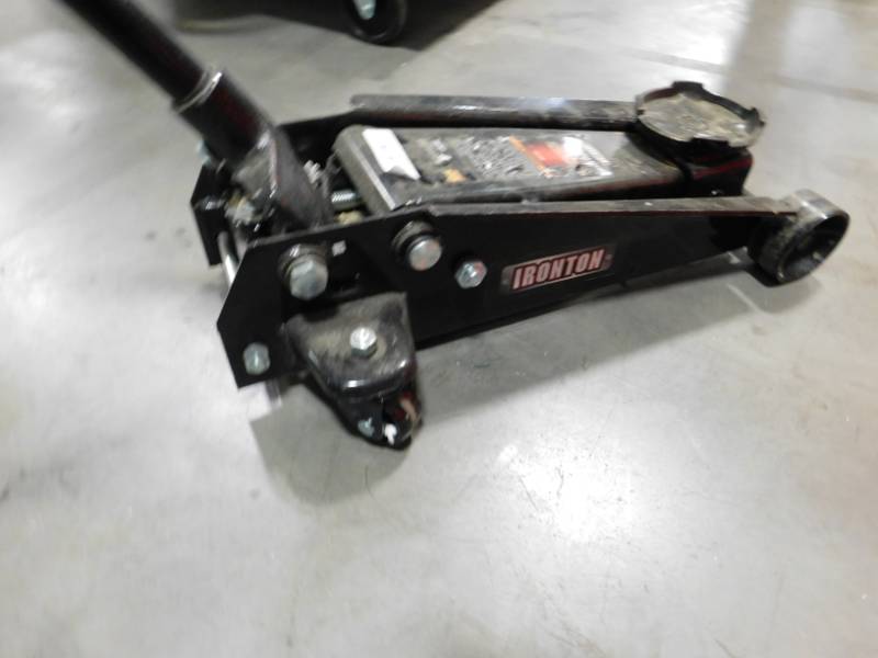 lot 96 image: 3 Ton Ironton Service Jack
