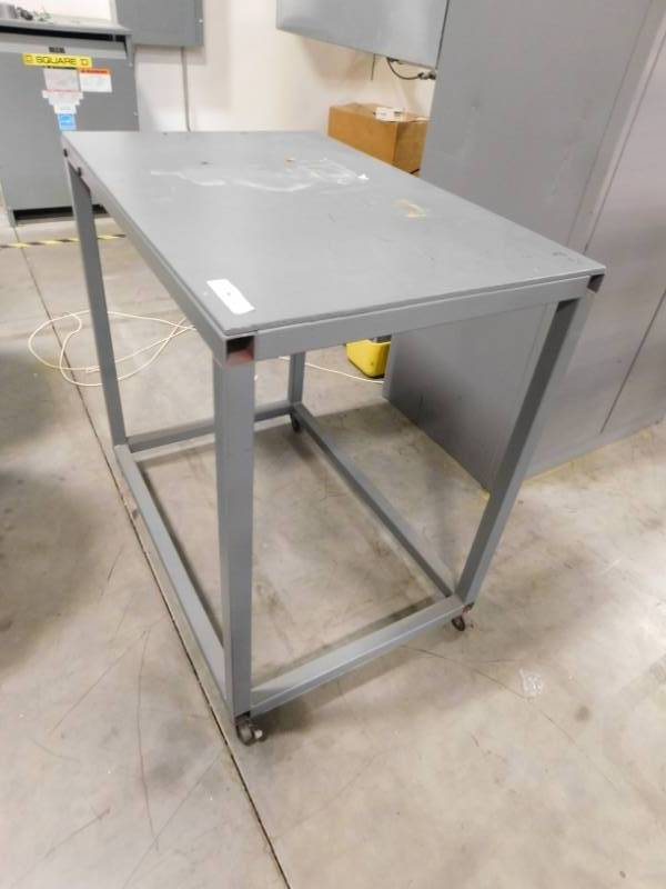 lot 100 image: Rolling Work Bench - 36(w) x 36(h) x 24(d)