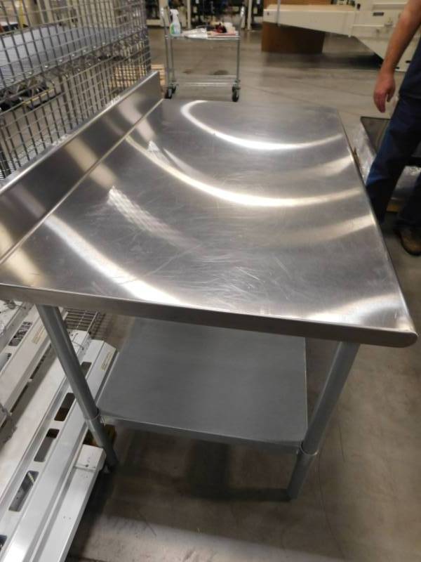 lot 125 image: Work Table - 4(w) x 39.5(h) x 30(d)