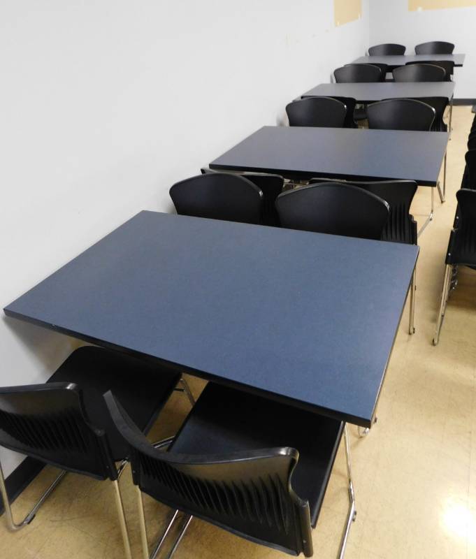 lot 153 image: Break Room Table & Chairs